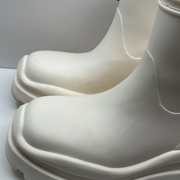 In box MSGM white rubber Carrarma boots, Sz 35 - Picture 6 of 11